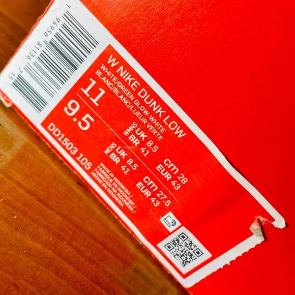 EUC RARE Women’s Nike Low Dunk Green Glow/White Sneakers - HTF - Picture 17 of 17